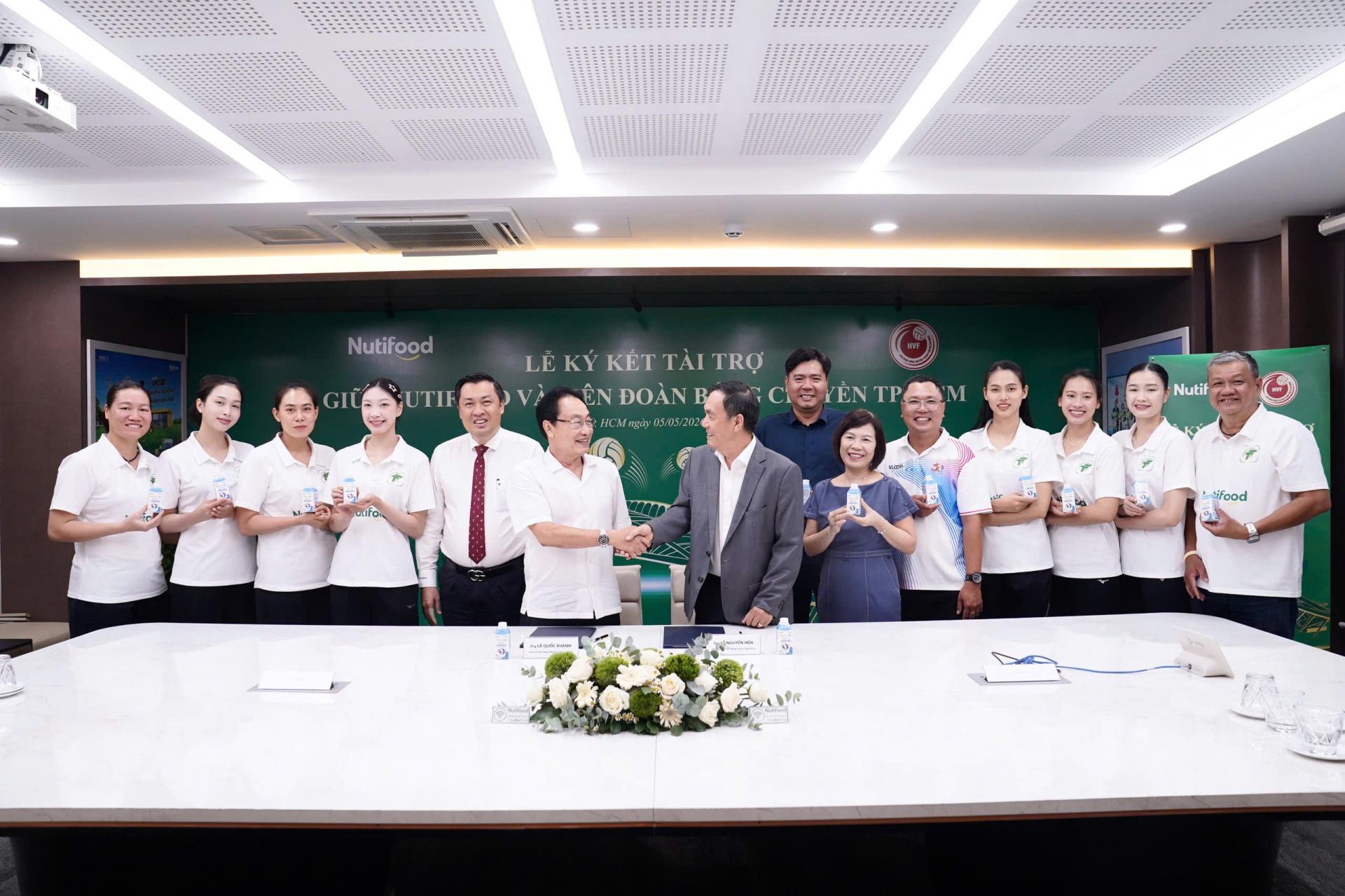 Nutifood chính thức tài trợ trị giá 9,3 tỷ đồng cho đội tuyển bóng chuyền nữ Thành phố Hồ Chí Minh