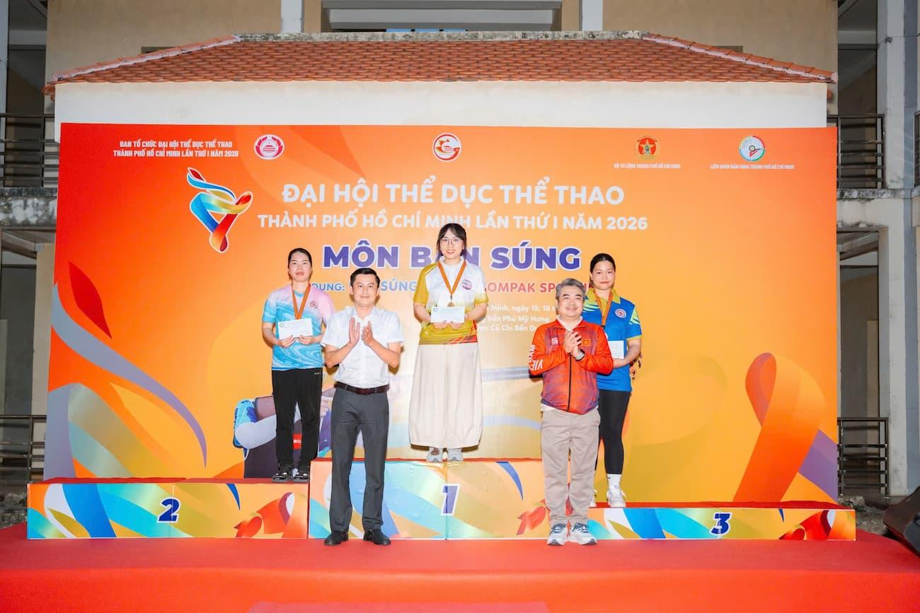 Giải Bắn súng - Trao thưởng nội dung bắn đĩa bay nữ