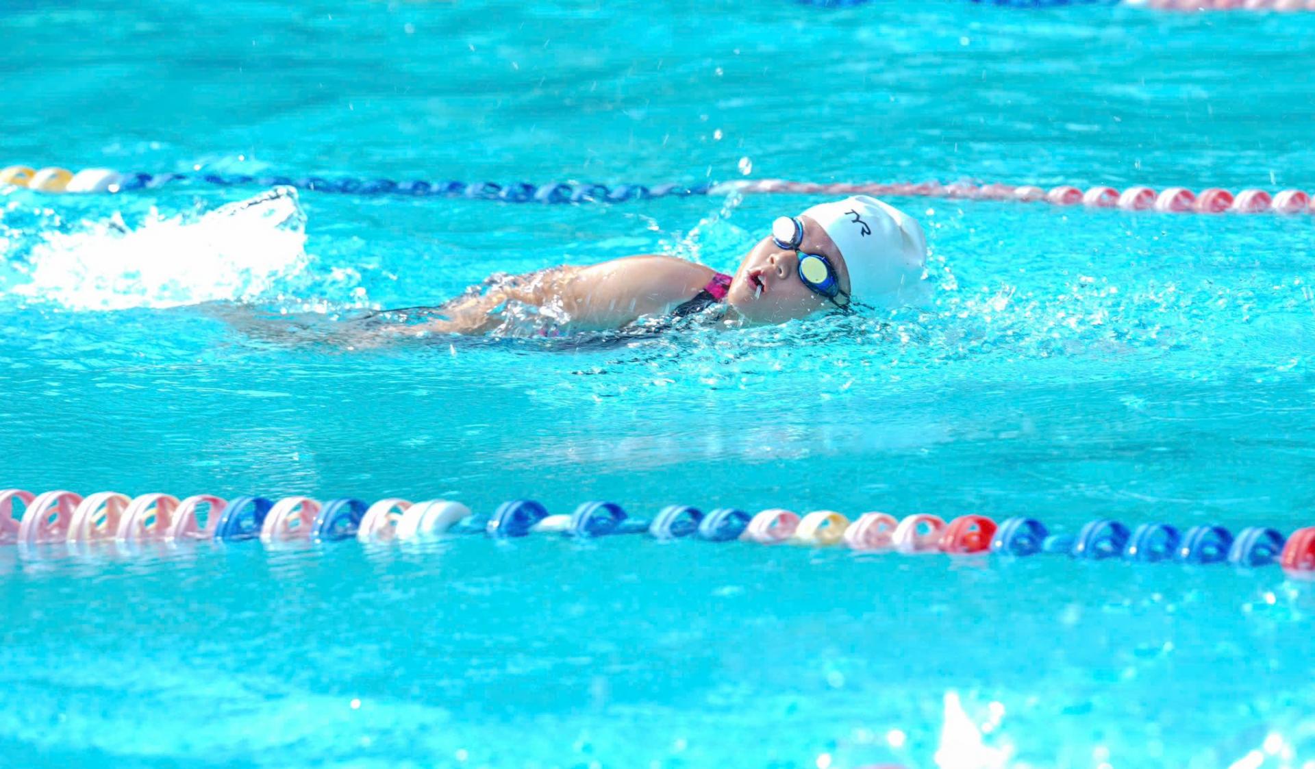 Khai mạc Giải bơi chào mừng Đại hội Thể dục Thể thao TP.HCM - Ảnh 1.