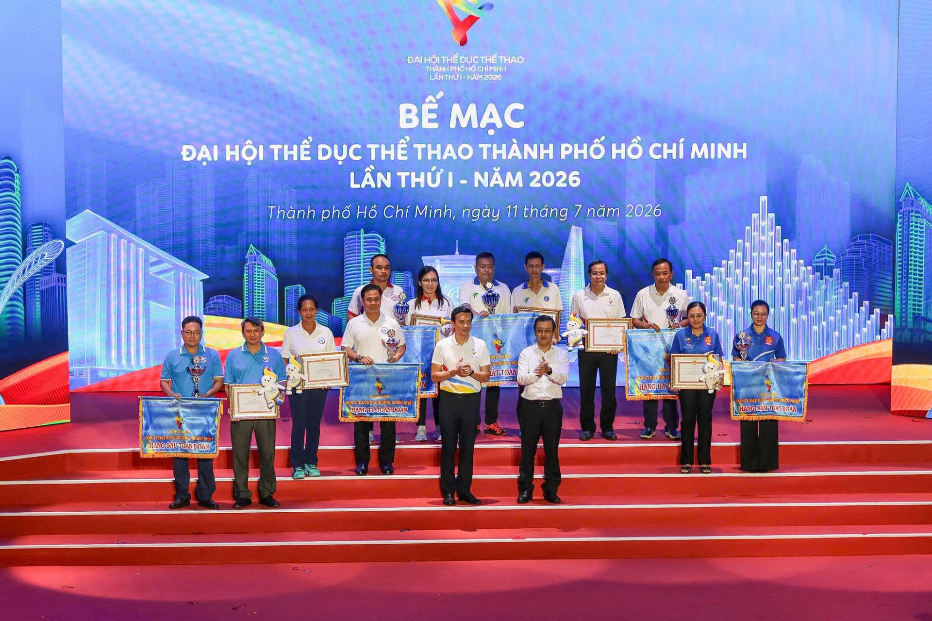Trao thưởng 1